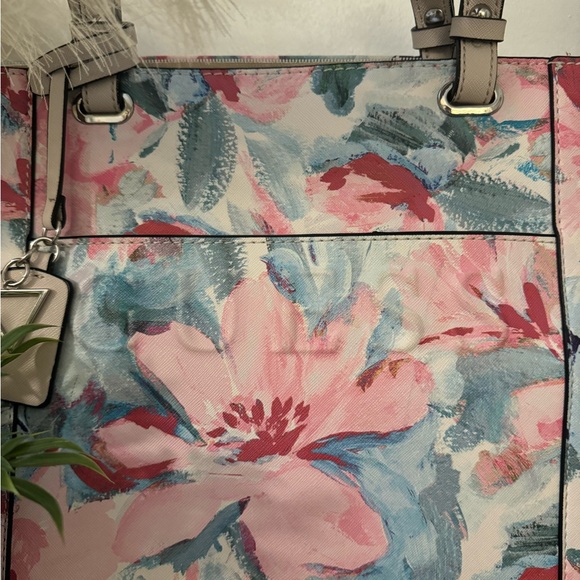 Large GUESS floral purse - Picture 4 of 4